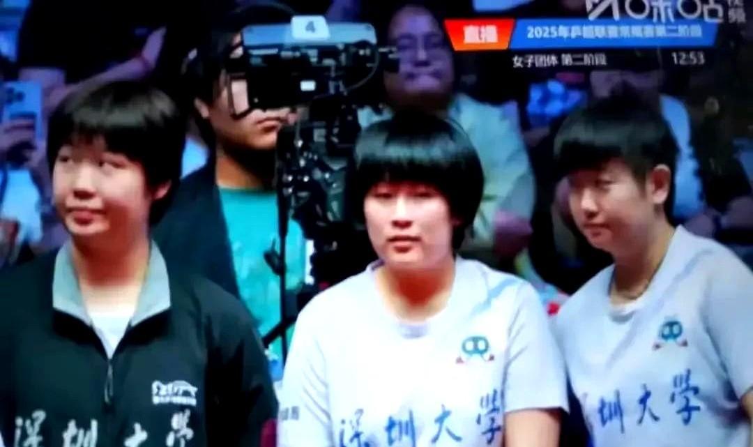 世界冠军0-3惨败！日本队友亲手把她打下场深圳大学女团今天打得像过山车。首盘