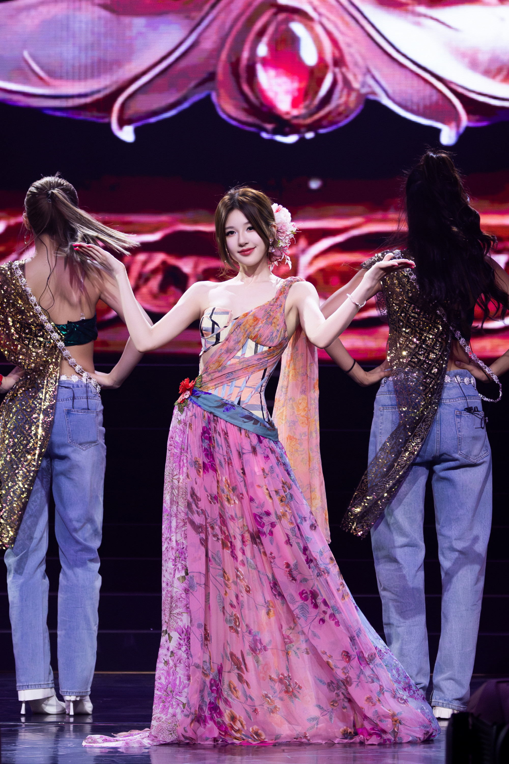 赵露思StayRomantic曼谷演唱会赵露思曼谷演唱会惊喜带来一套Rona
