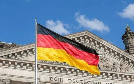 德国很生气！德国外交部对中国军方用激光瞄准德国军机非常的不满！7月8日，根据外媒