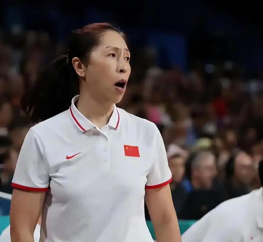 郑薇当着宫鲁鸣的面，把话说到了点子上——中国女篮打波多黎各这一仗，真正该让宫鲁鸣