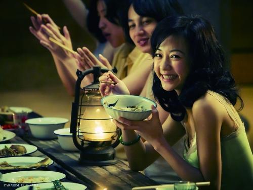 1949年，蒋介石带着60万大军败逃台湾，其中大部分都是没成婚的年轻人，为了解决