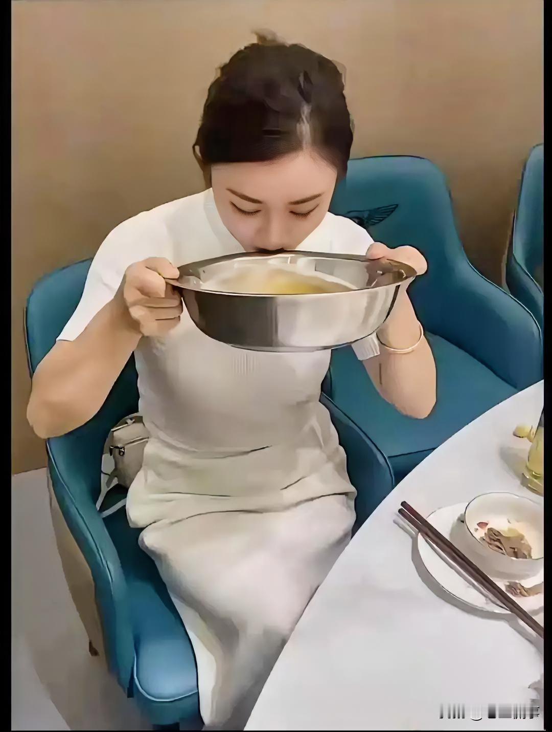 昨晚和老婆吵架了，一晚上没搭理我，早上做早饭都没有我的份，吃完老婆就去上班了，留