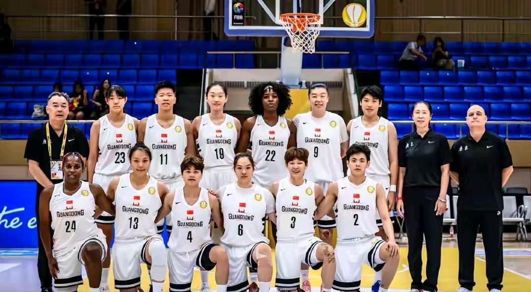128-43狂胜日本豪强杀红眼！广东大胜杨舒予受伤，陈明伶18分11板这种比赛
