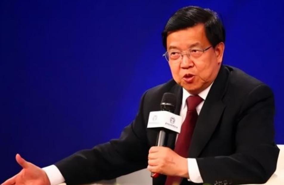 龙永图：暂不讨论中国崛起，先回答三个更重要的问题。第一，什么时候全球的精英会把孩