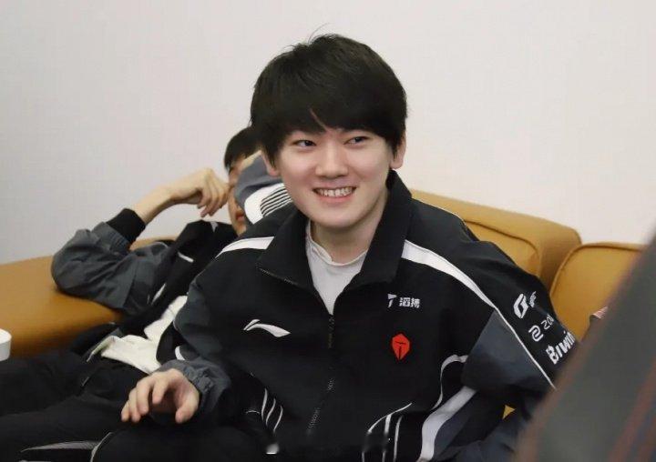 理性讨论：JKL休息对TES的影响是不是跟当年Faker手伤休息对T1的影响一