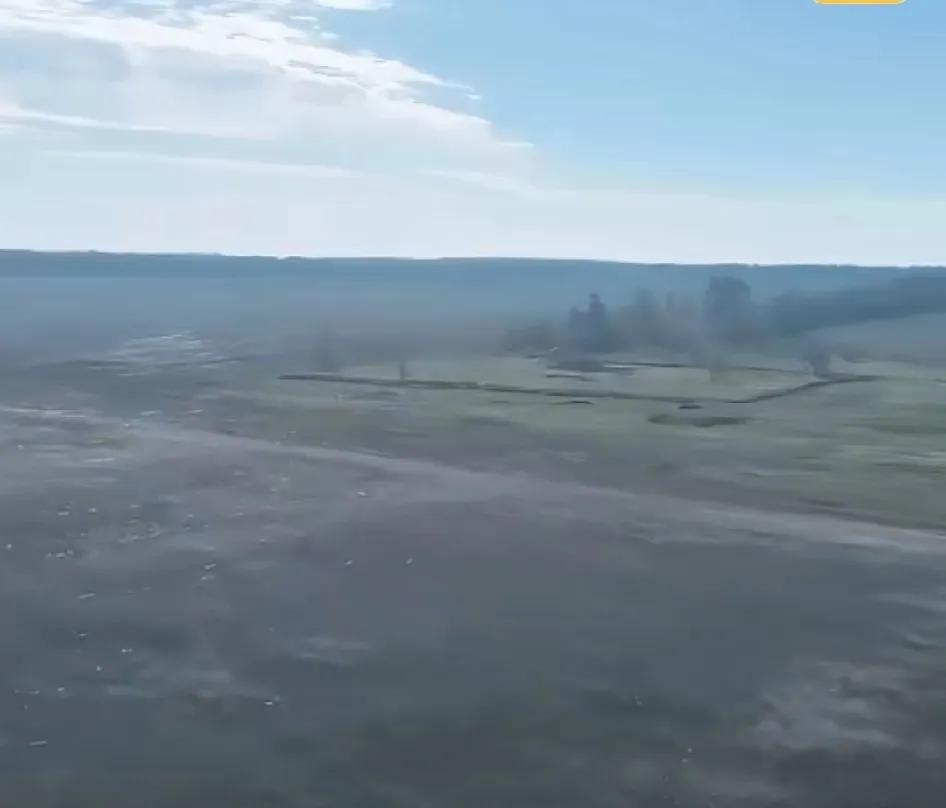 以前战场，留下的是破铜烂铁，现代战场，留下的是铺天盖地的废弃光纤，光纤的主要材质