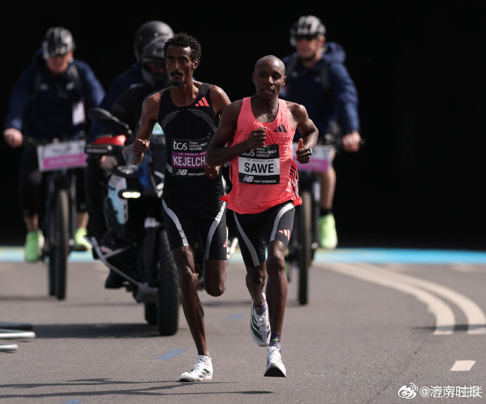 【创人类历史！#萨维跑进2小时#】#萨维成首个马拉松跑进2小时选手#26日，
