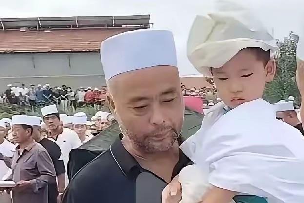 瑶瑶的儿子，对于瑶瑶的父母和弟弟而言，养与不养皆是两难。这孩子是女儿拼尽全力想要