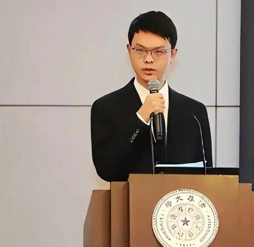 一家公司公开把中国列为“敌对国家”。然后，他们公司里最牛的那个华人技术大神，第