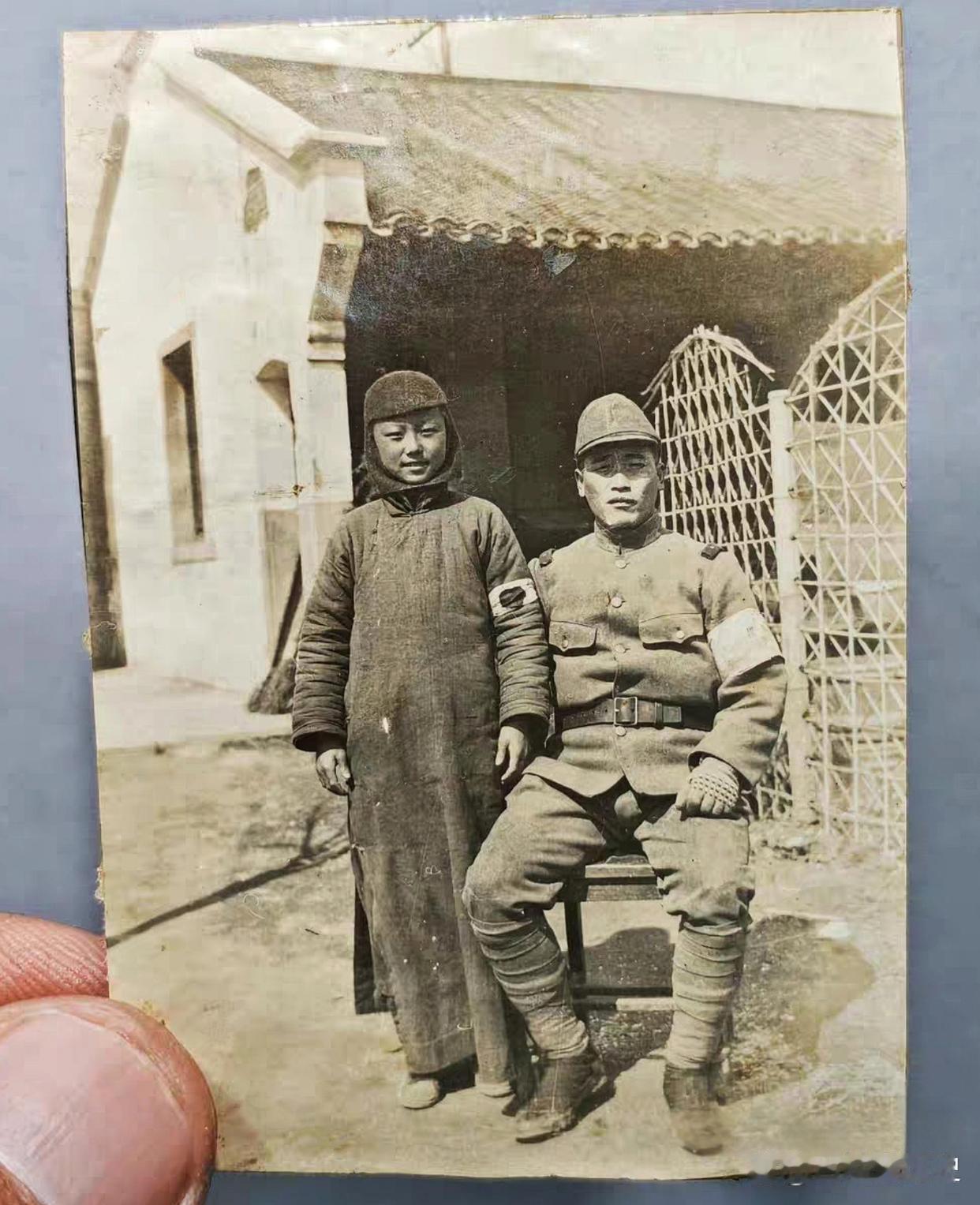 当年抗日时期，一个小男孩叛变了，留下的照片。