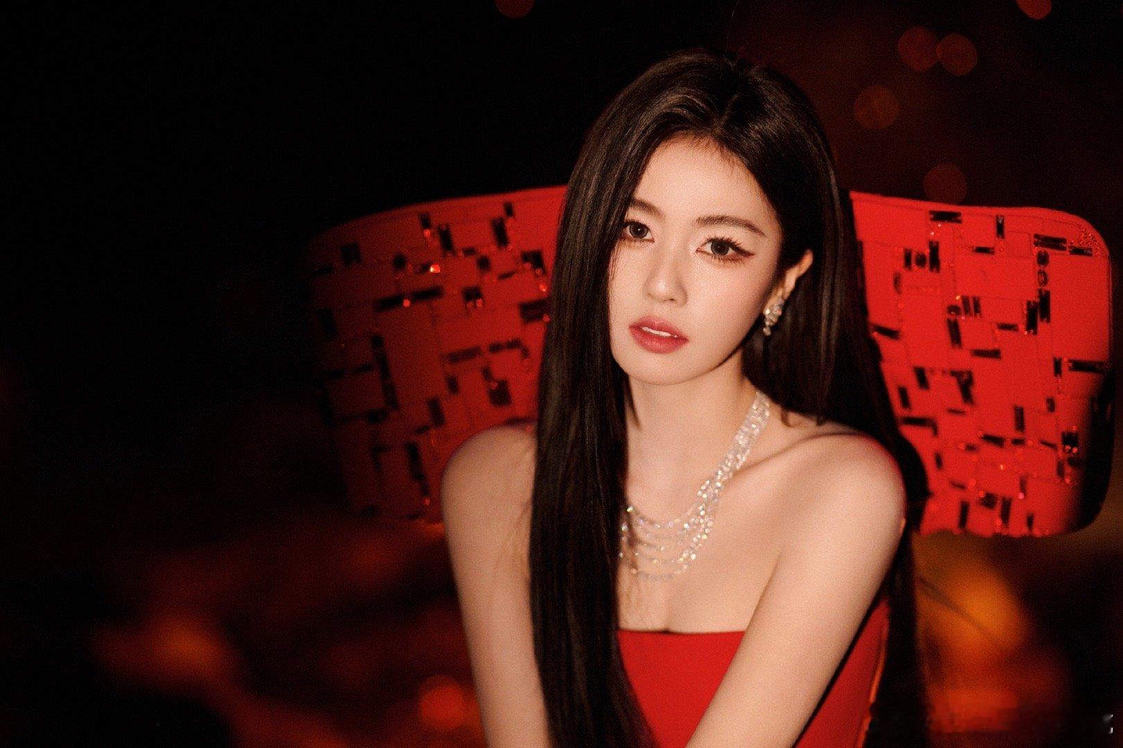 白鹿26年首套高定造型美神降临！又美又飒！好有气质！！最开始❤️白鹿是在电视剧