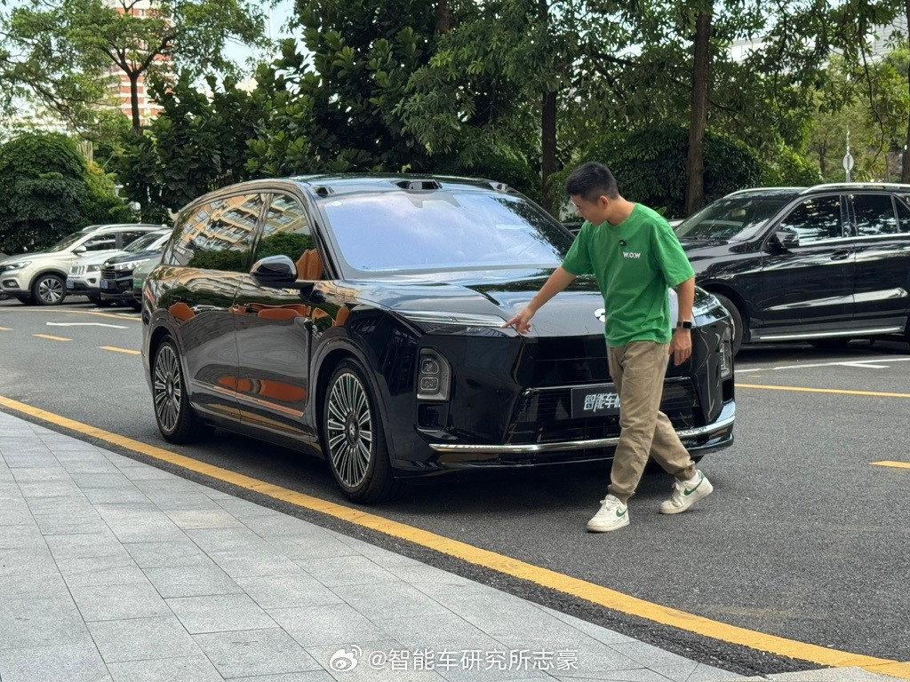 全新ES8，开足一天，综合路况239km，表显驱动能耗就18.8kWh，其实已经