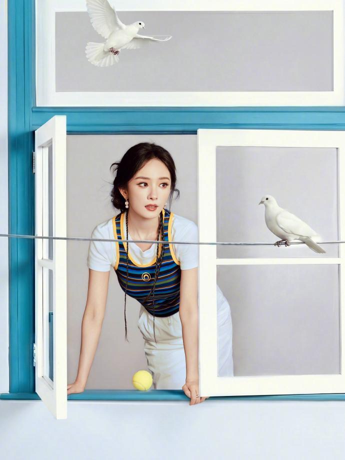 杨幂今日份直播造型出图，学姐学姐