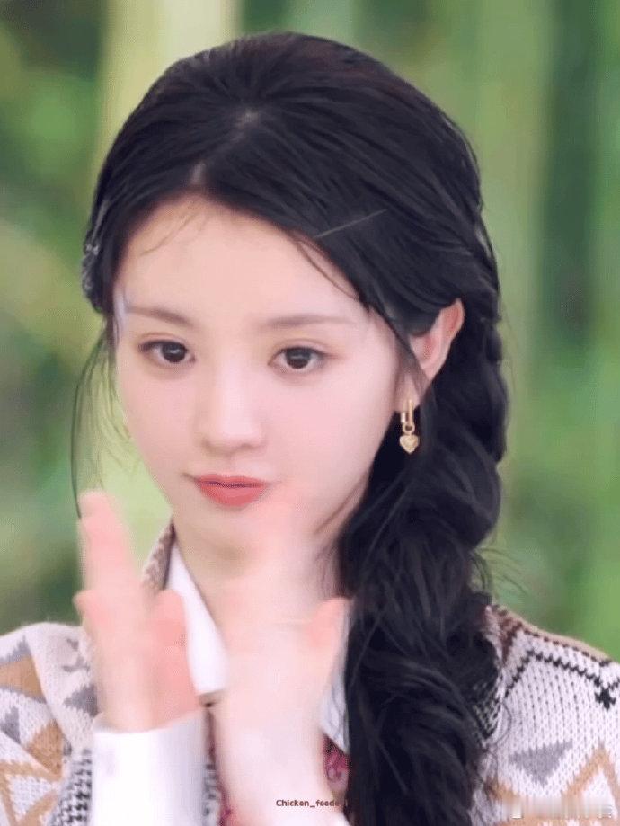 田曦薇这个肌肉一拳能打哭你吧