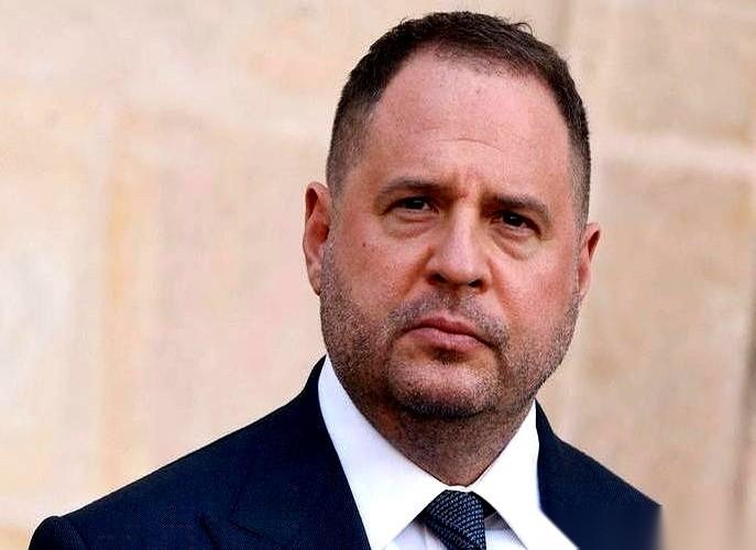 “二把手”要被查了。就是那个知道你所有秘密，帮你扛所有事的兄弟。这感觉，想想