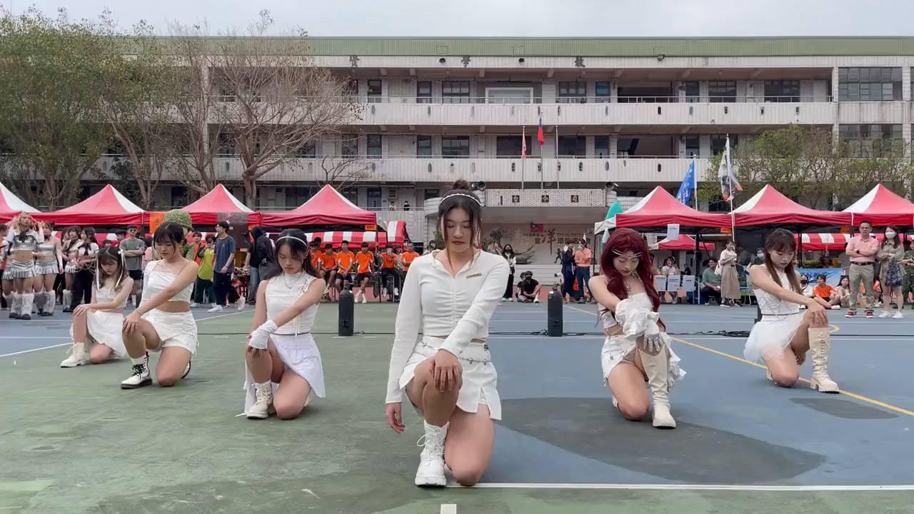 校园舞蹈表演，越跳越带劲！真好看！