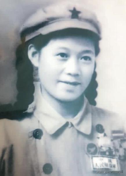 那个跪在坑道里用嘴帮排长排尿的姑娘，是1952年在上甘岭干的，她叫王清珍，那会儿