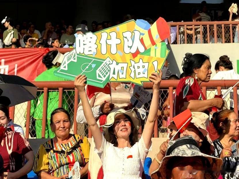 看了喀什队这一路冲上去的劲头，真有点热血上头。2026“同心杯”新疆足球超级联