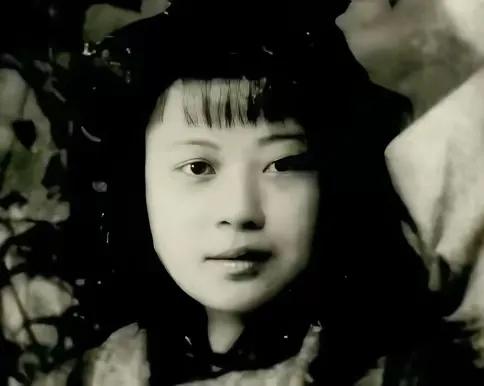 1945年，在台山这片土地上，日军对女战士黄美英下了狠手。他们先是对她施暴，接着