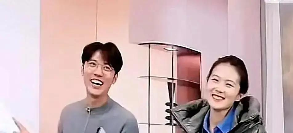 董宇辉干得最漂亮的一件事，不是单飞，而是给所有兄弟一个真正的“户口”。以前，鹏