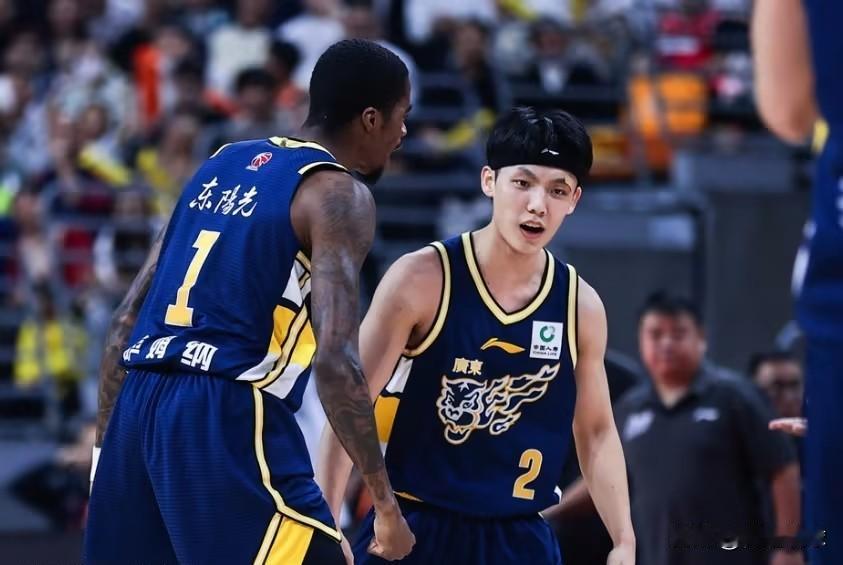 CBA常规赛第六轮，广东94：88赢下山东，功在这三人———第一位：徐杰！广
