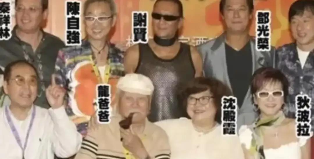 谢贤离世后，银色鼠队也只剩下秦祥林还在人世。一个远在美国，一个曾经叱咤港圈的结拜