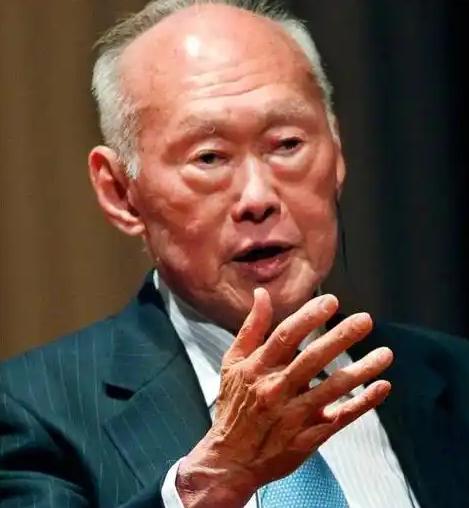 李光耀晚年直言：新加坡虽是华人国家，但不会“回归祖国”。七成的人口是华人，但那是