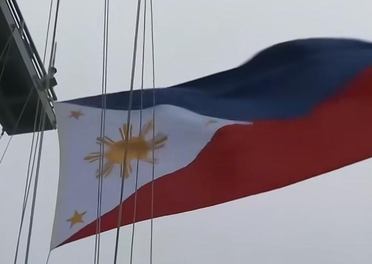 没有哪个中国人听到菲律宾把中国黄岩岛划入其军演区这个消息不义愤填膺的。一个弹丸