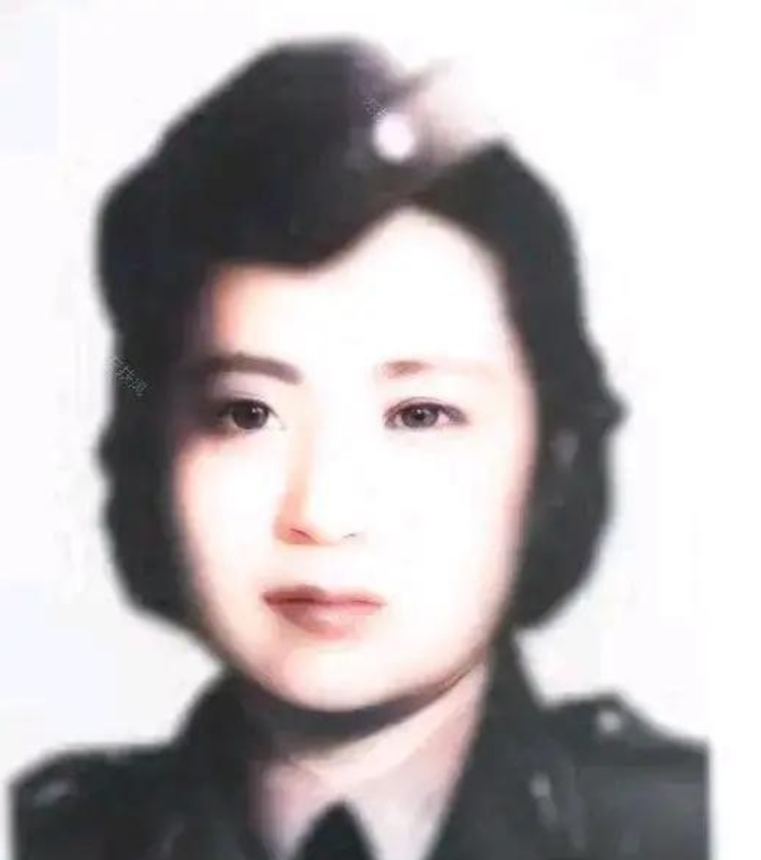 1951年，叶亚华在澳门街头要饭无果，无奈在牌子上写道：“我是抗日名将王铭章的遗