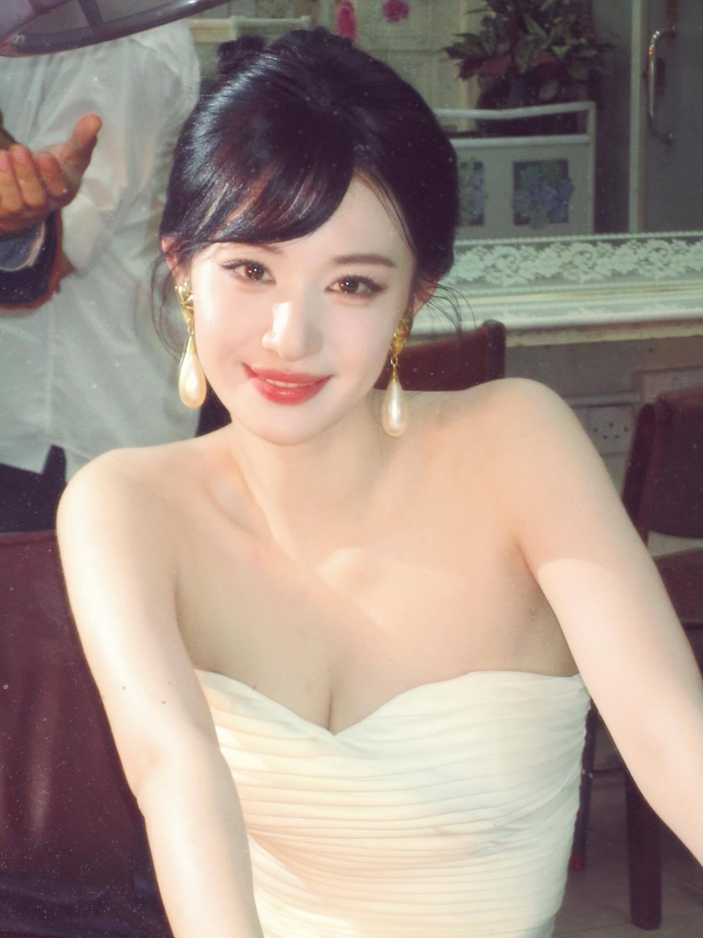 王楚然年度期待演员凝脂之美！高级感扑面而来