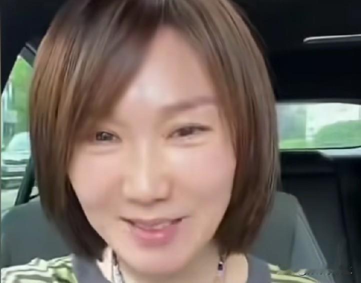 单晓娜：咋生了这么个坑娘的女儿？原来单晓娜的女儿是孙颖莎小球迷，她特希望妈