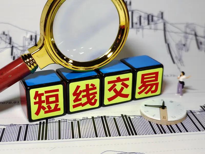 我看很多超教人炒股的，万变不离其宗的都有一条，设定止损线。这个其实就是坑人的，教