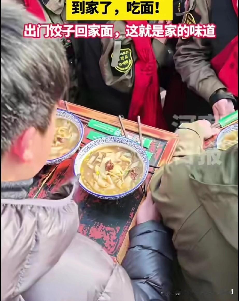 热烈祝贺东天山驼队抵达洛阳。驼队自2025年8月22日，从新疆哈密巴里坤出发