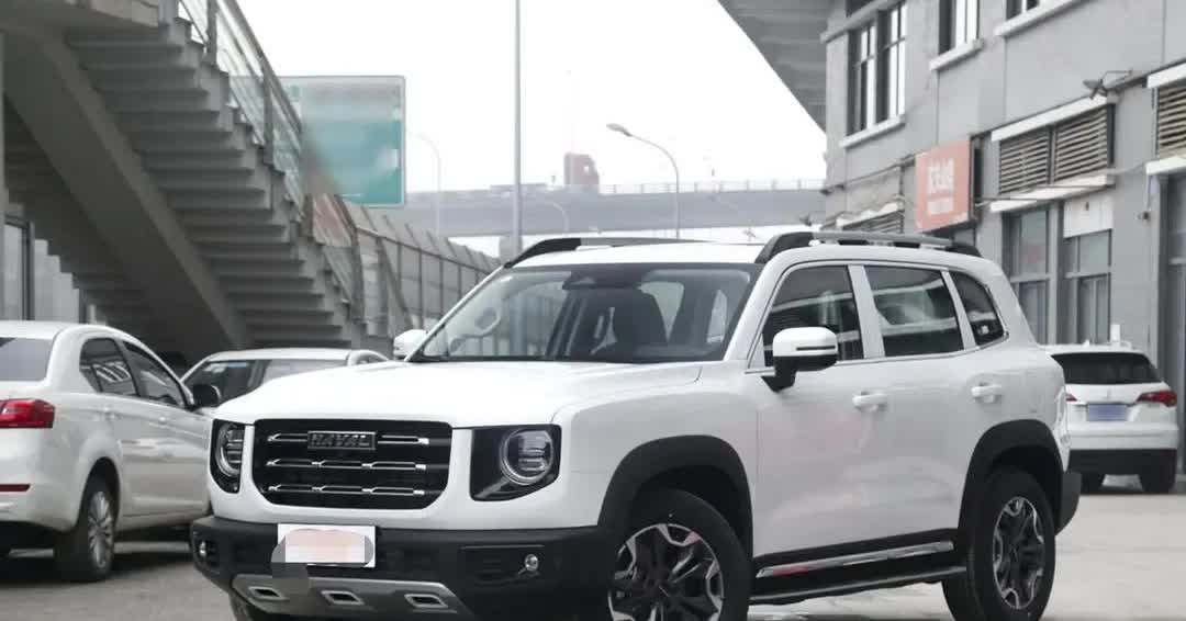 长城非常有完美、很有远景的一款车，这款车设计非常好，壮实，设计合理，既能当SUV