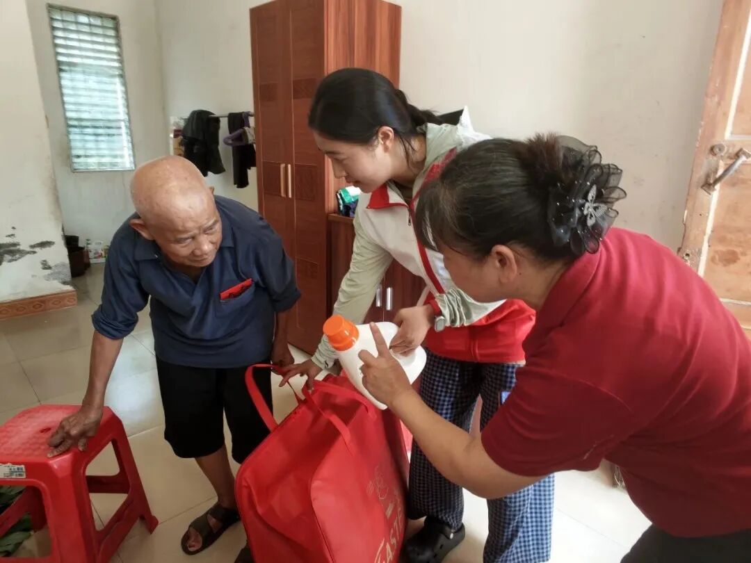 [网络中国节·重阳]一饺暖意 一被温情 一树安康——逐卜乡开展重阳敬老慰问活动