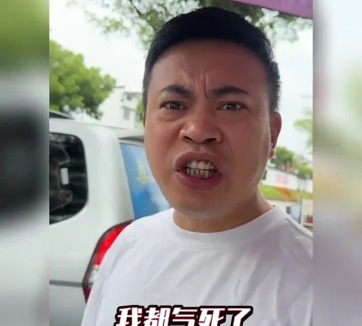 小米su7后备箱积水足以养鱼，车主怒斥汽车质量！有位小米车主发了一个视频