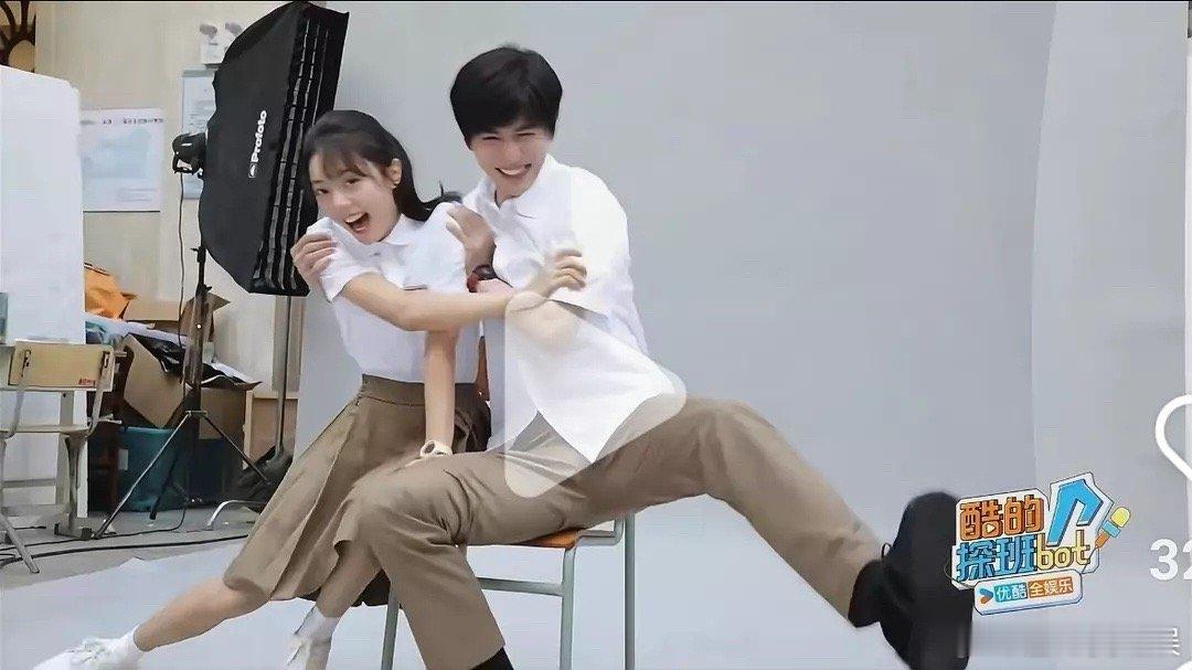 感觉他俩毫无cp感​​​