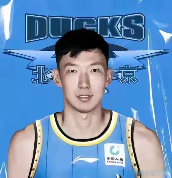 不知道大家发现没有，解禁复出的李楠在场边总是不闲着，可能做为技术指导也有权指导比