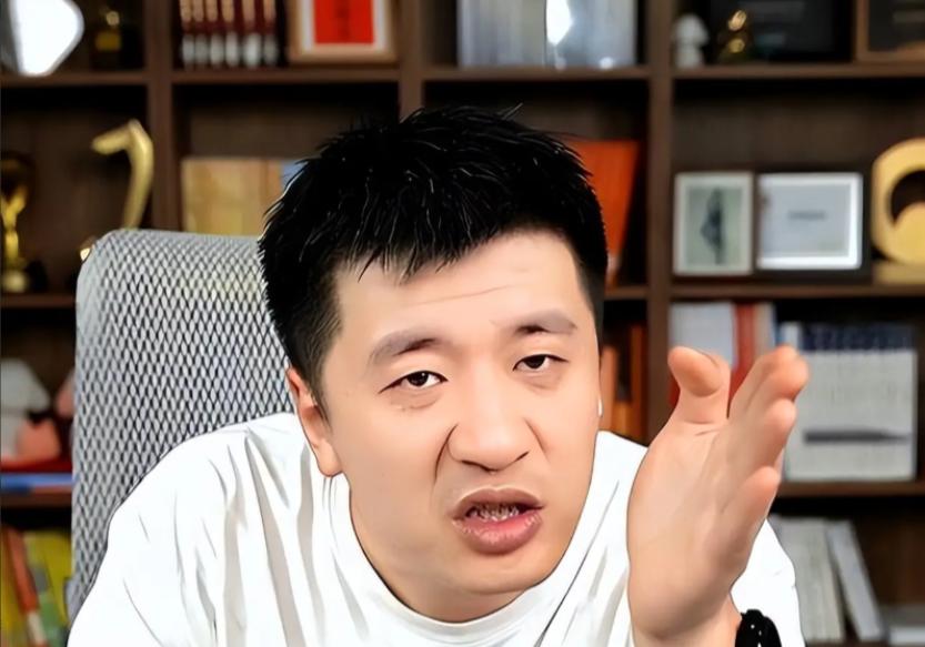 张雪峰有段话，说得又冷又真：“公安局的，孩子在读警校；卫健委的，孩子在学临床；法