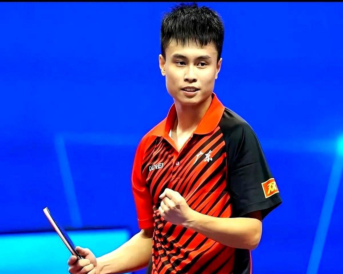 赛前，王皓把周启豪叫到一边，据说就交代了两件事，第一件：“打张本，别跟他玩技术。