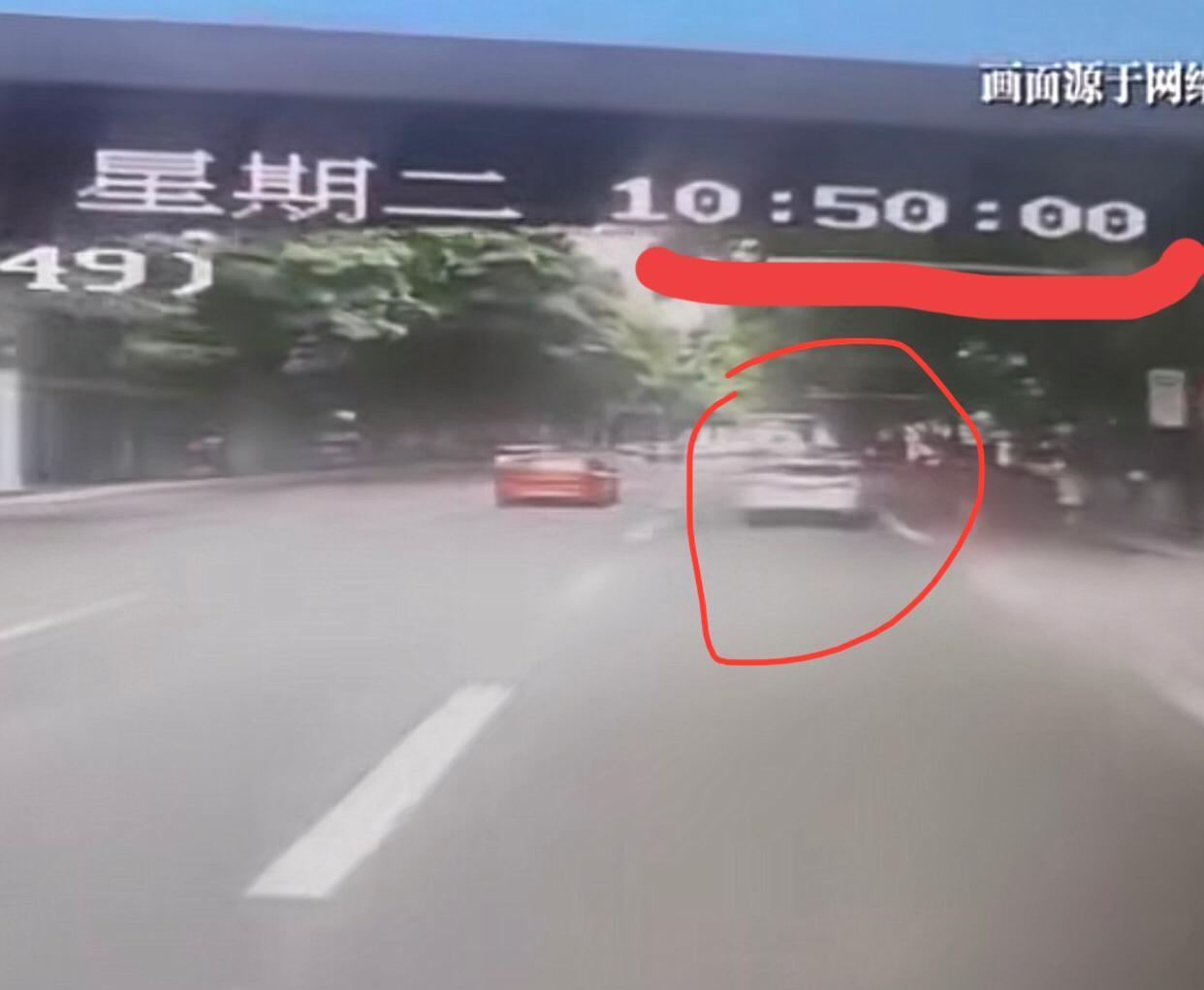 广州男子开车低头看手机引发3死三伤车祸，听说死者中有一名高三学生！7月1日上午