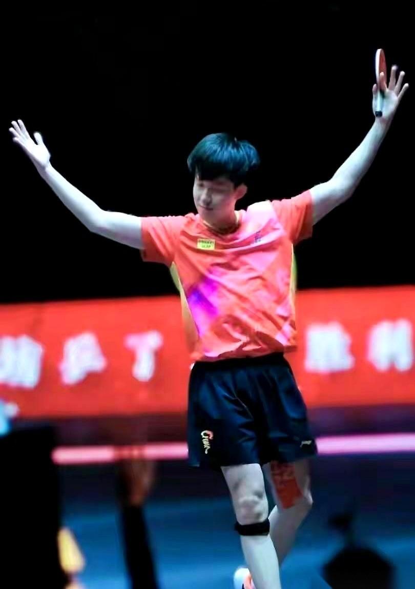 那位江苏省乒协的副秘书长，什么场面没见过？可私下在乒超联赛见了王楚钦，他回去办了