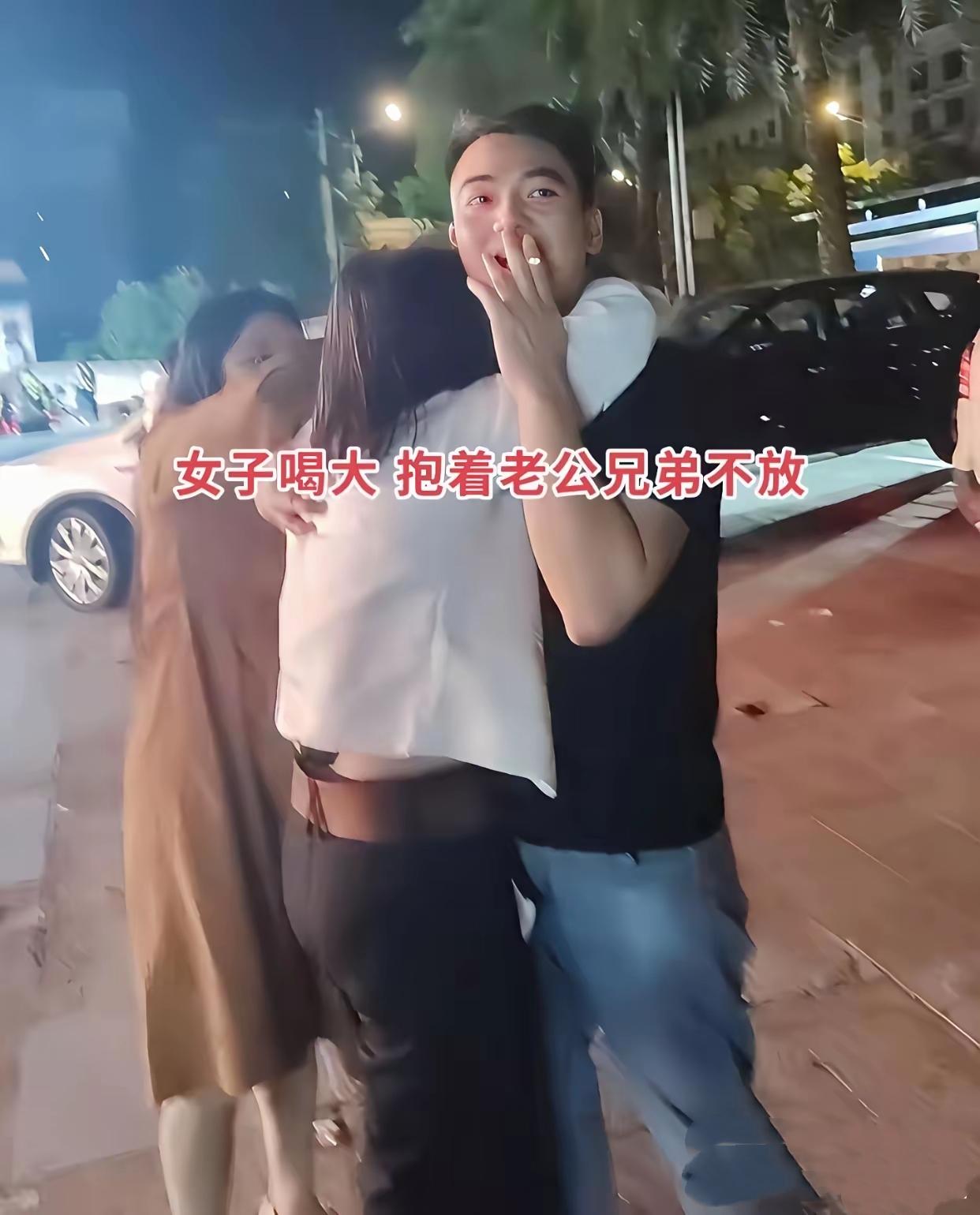 一顿酒局看透人心，男人活成了全场最大的笑话湖南这场普通聚会，直接撕开了成年