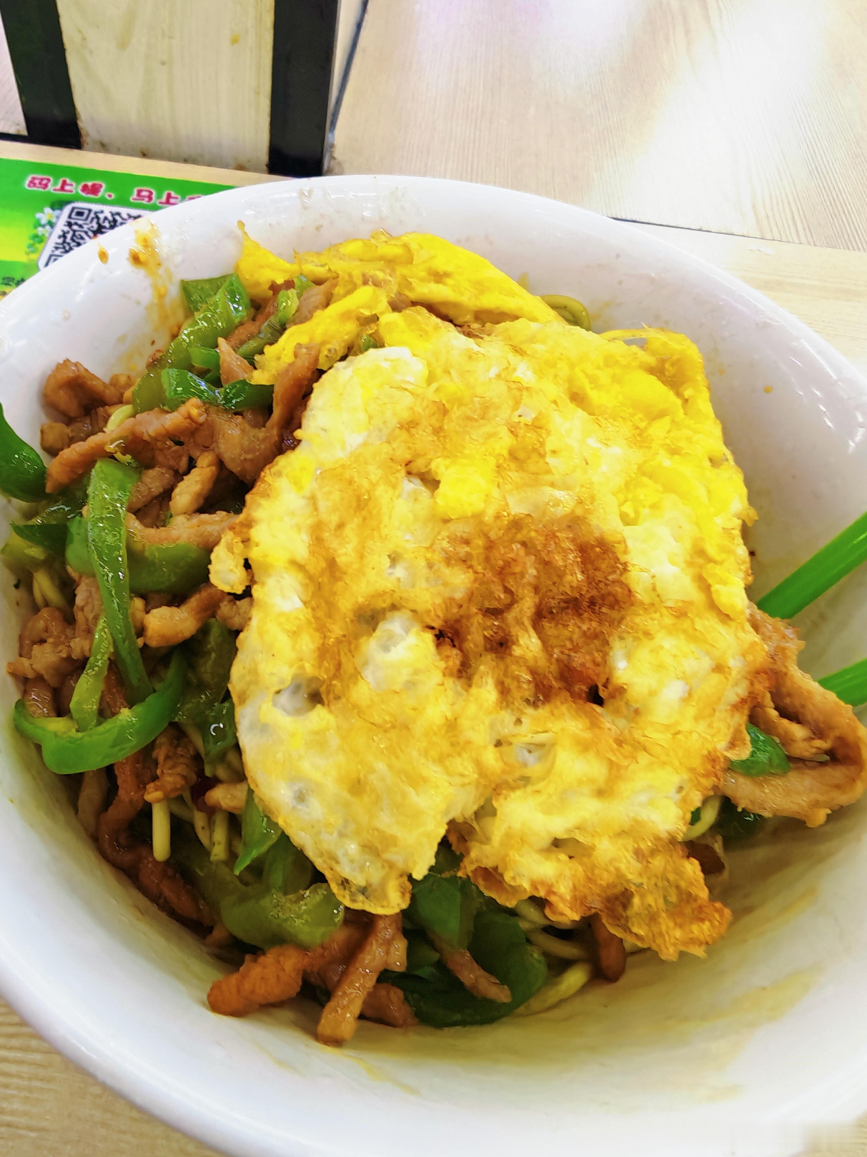 昨晚去扬大食堂换了一个干拌面高校食堂
