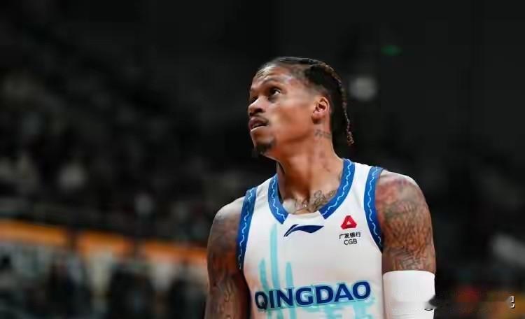 裁掉汤普森，约瑟夫.杨，青岛这操作划算！今天青岛官宣，一口气裁掉了，汤普森跟约