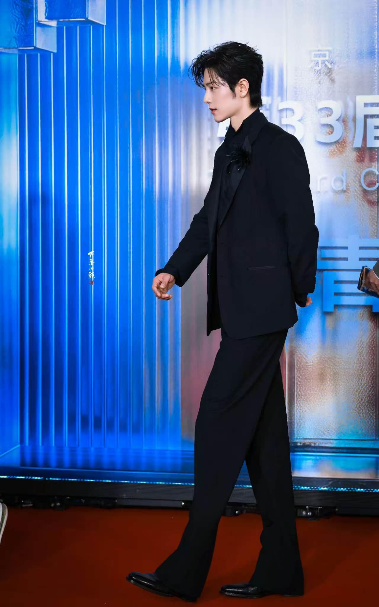 开启疯狂收图模式，出席大学生电影节的肖战[爱心]，是齐夏肖战[爱心][爱心][爱