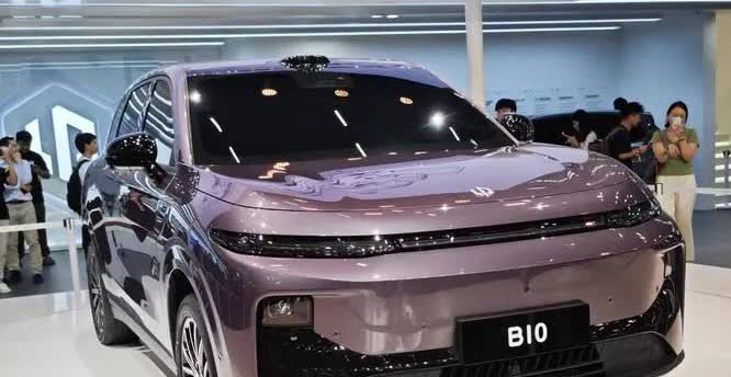 上班族在考虑出行工具时，通勤成本是个关键因素。零跑B10作为新能源车，用电成本可