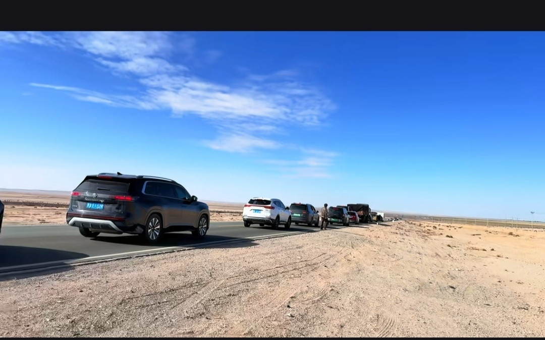 在抖上刷到无人区堵车，珠峰排队[捂脸哭]​​​
