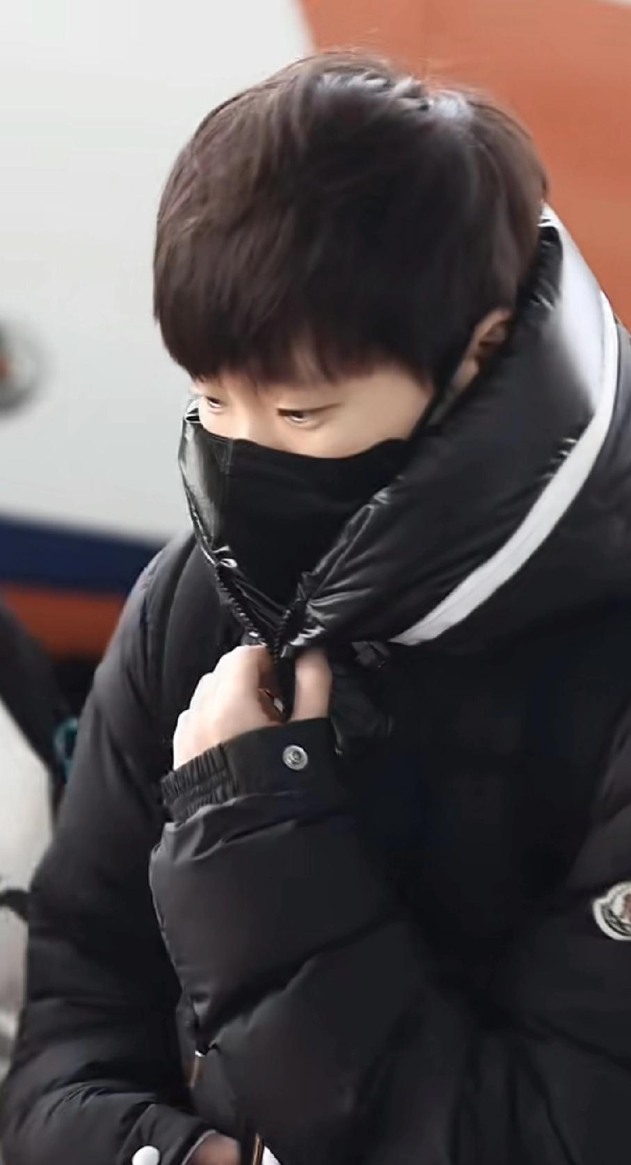 王曼昱已出发！多哈赛场等你健康凯旋曼昱已经出发去多哈啦！看她裹着厚厚的羽绒