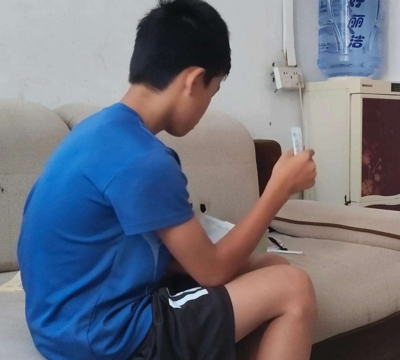 母子三从娘家回来，人是顺利回来了，但是还是发生了这样的事情，就当破财免灾了吧！